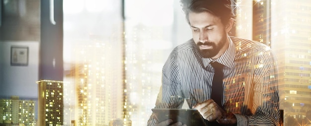 Ícone de desenvolvimento de software e soluções digitais personalizadas
